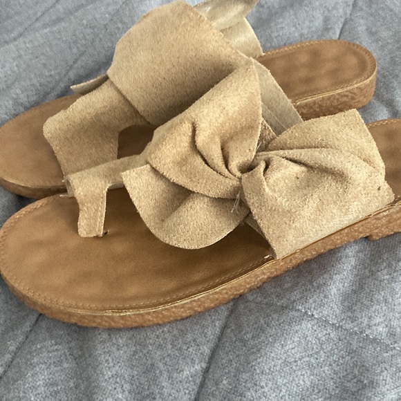 Fashionable Sandals with bow tie designs - Picture 4 of 5